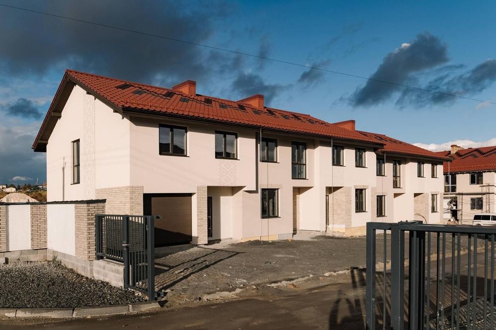 Продаж котеджу в КМ "Етнія"