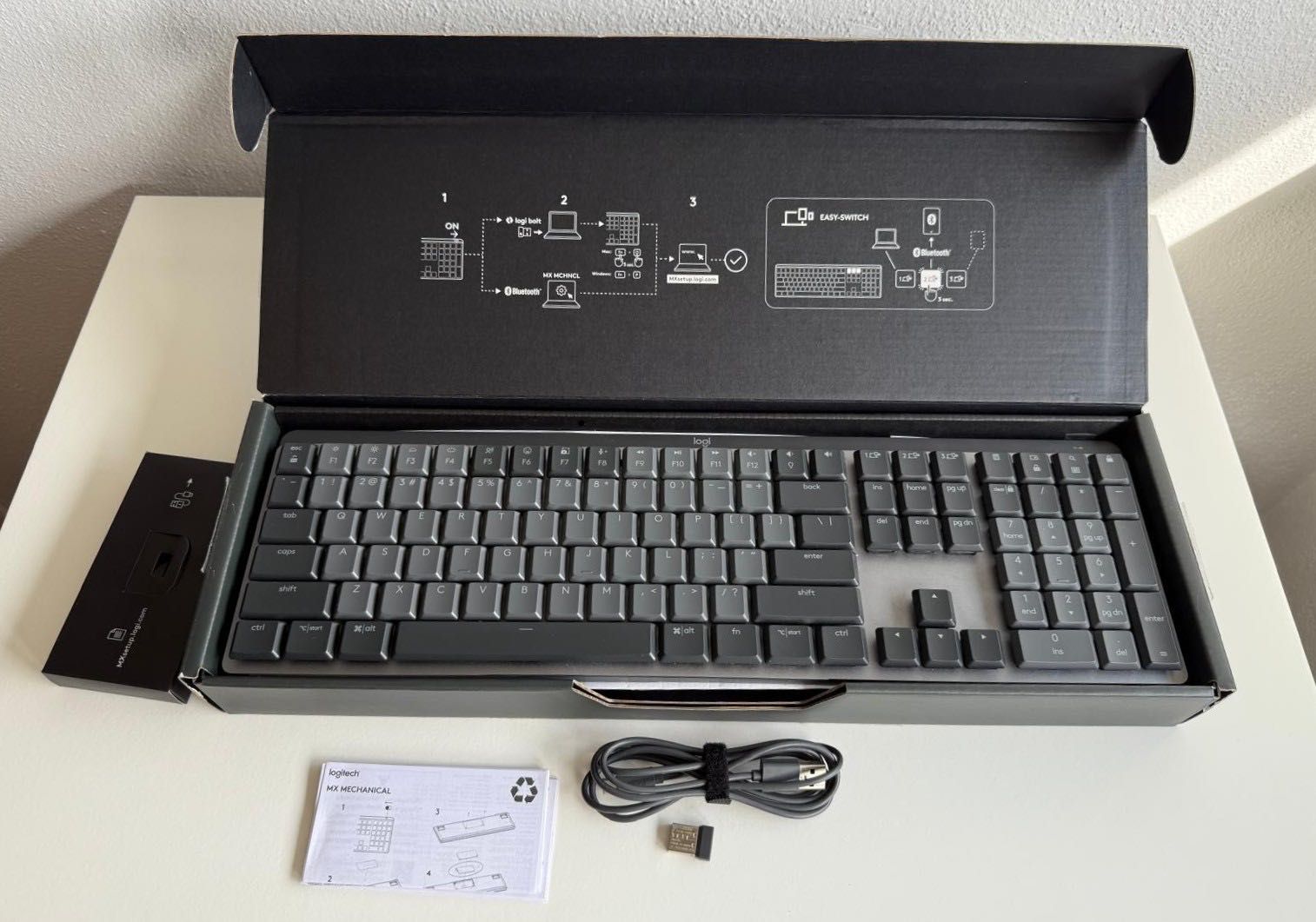 Teclado mecânico silencioso marca Logitech modelo MX Mechanical YR0082