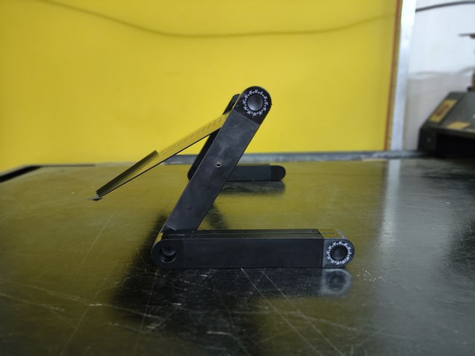 Підставка для ноутбука з регулюванням