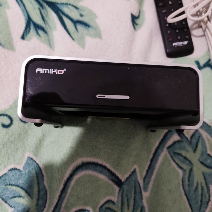 Супутниковий тюнер Amiko