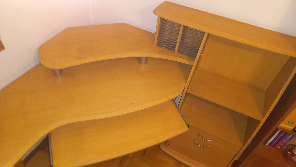 Secretária de canto