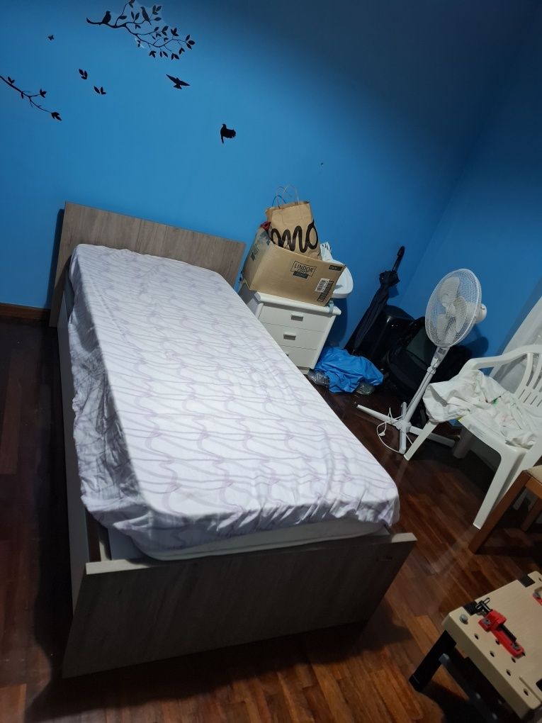 Vendo cama com gavetão que faz segunda cama