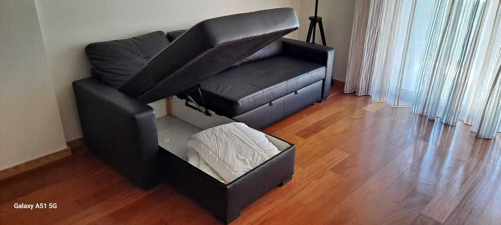 Sofá-cama FRIHETEN (IKEA) em pele com Chaise longue +  candeeiro