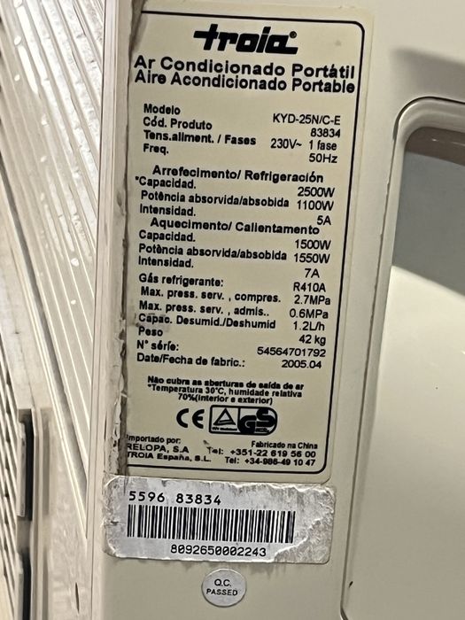 Aparelho de ar condicionado usado sem comando a funcionar    funcio