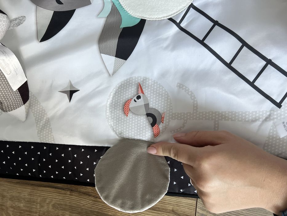 Розвиваючий килимок Tiny Live Нічна галявина