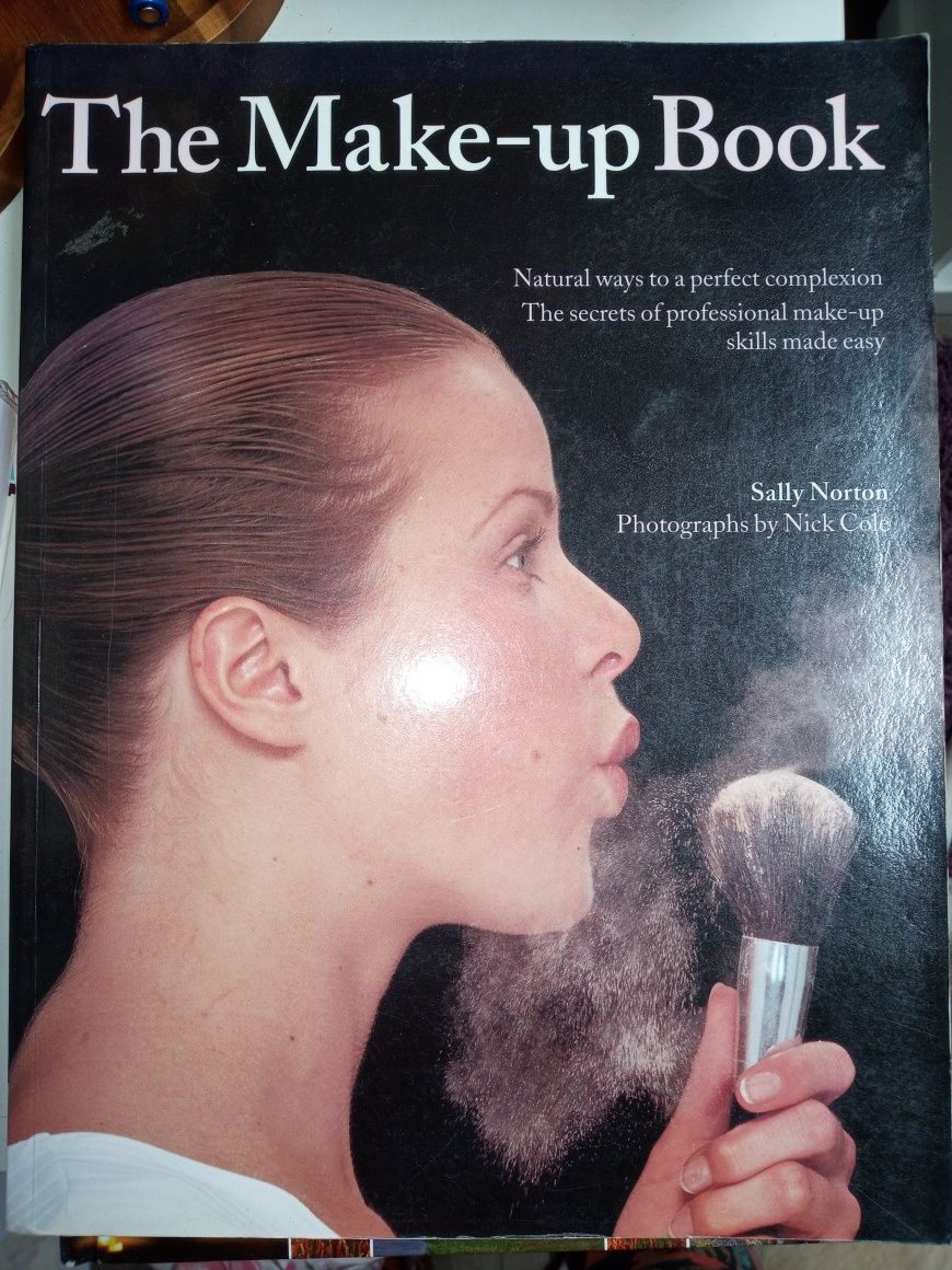 The Make-up Book (po angielsku)