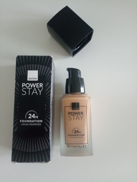 Nowy podkład Avon Power Stay
