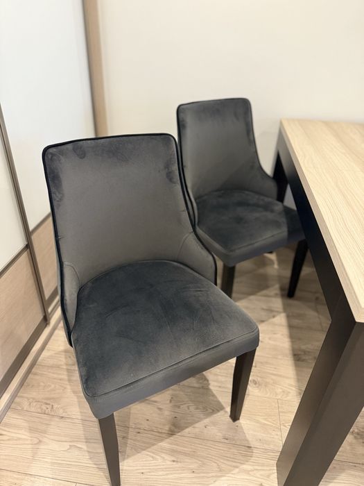 Stół rozkładany 140/180x80 oraz krzesła