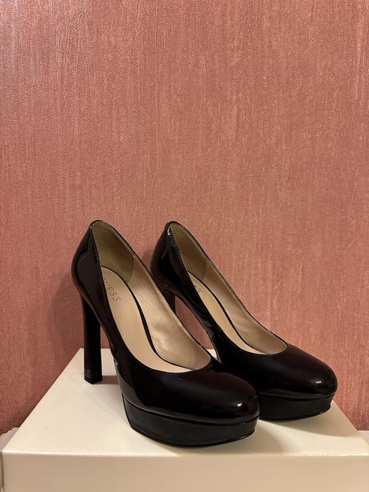 Туфли Guess.