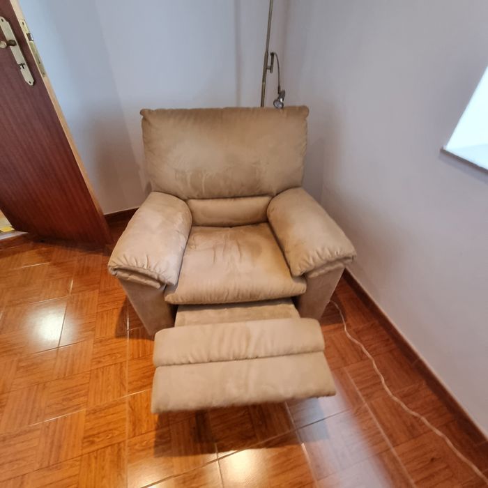 Poltrona reclinável em bom estado