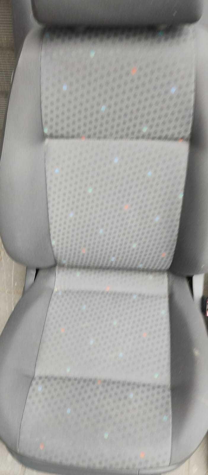 Komplet foteli przednich kanapa VW Polo 9N 01-09 5drzwi 5D