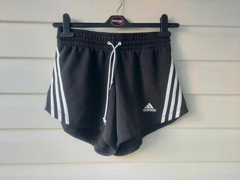 Жіночі спортивні шорти adidas sportswear colorblock