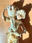Estatueta antiga "apanha da uva"