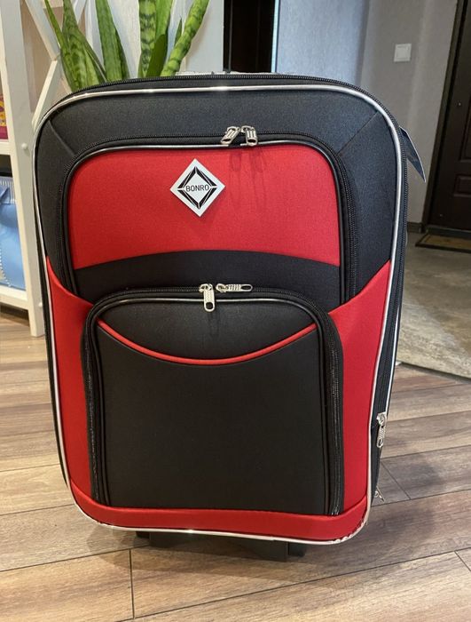Дорожня валіза чорно-червона,малого розміру