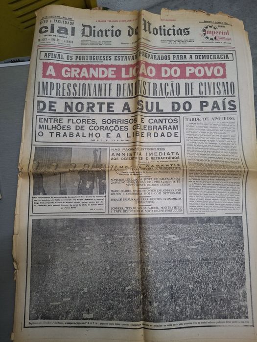 Jornais 1974 25 de abril e 1 de maio