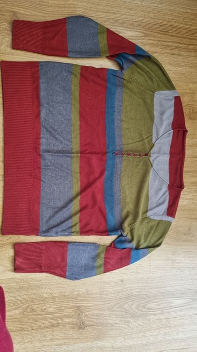 Kolorowy sweterek w paski rozmiar M/L wygodny