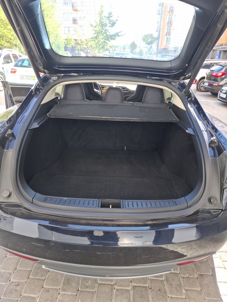 Продам Tesla model S 85D