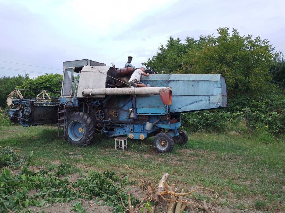 Срочно продається зерновий комбайн Е512 Форшіт