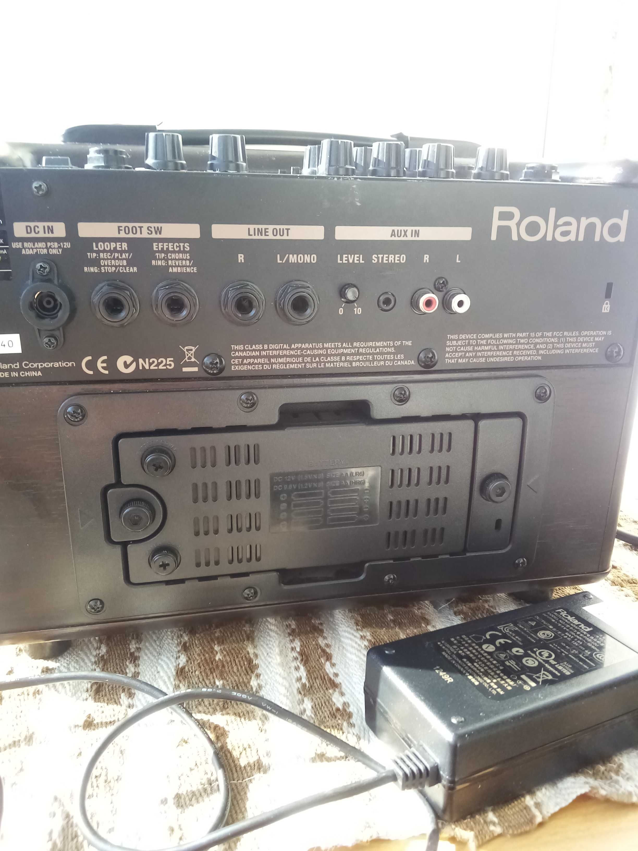 Комбопідсилювач Roland AC-33