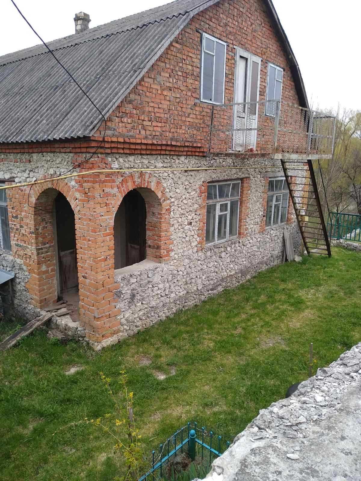 Домогосподарство разом із ковбасним цехом
