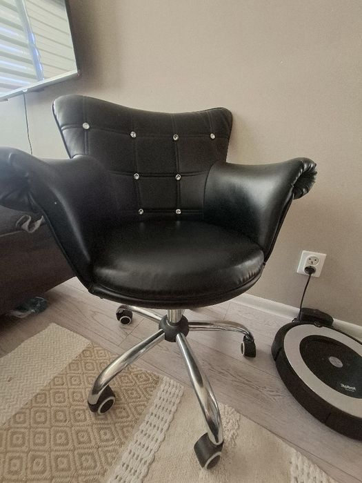 Fotel fryzjerski kosmetyczki glamour z diamentami