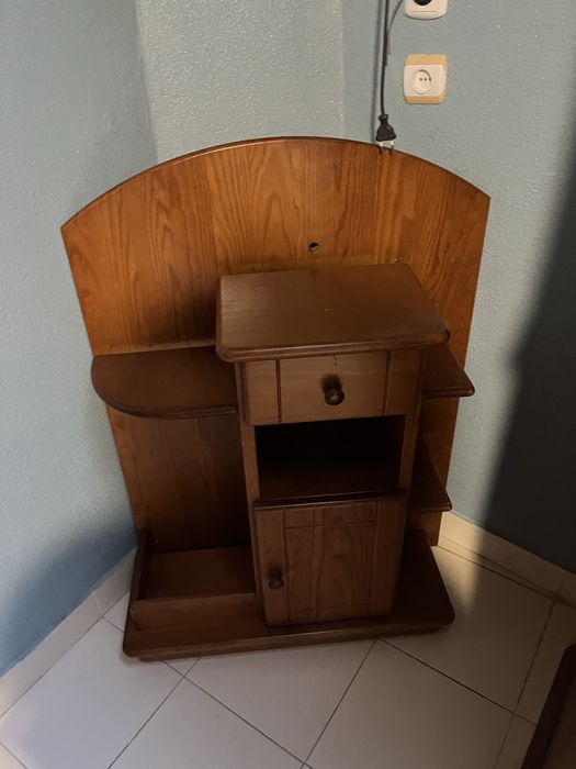 Movel em madeira pinho mel como novo