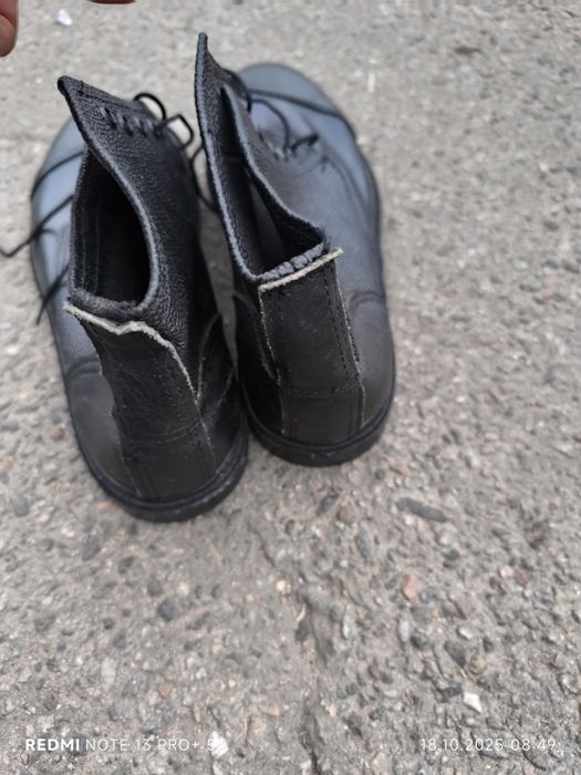 Продам ботинки размер 41