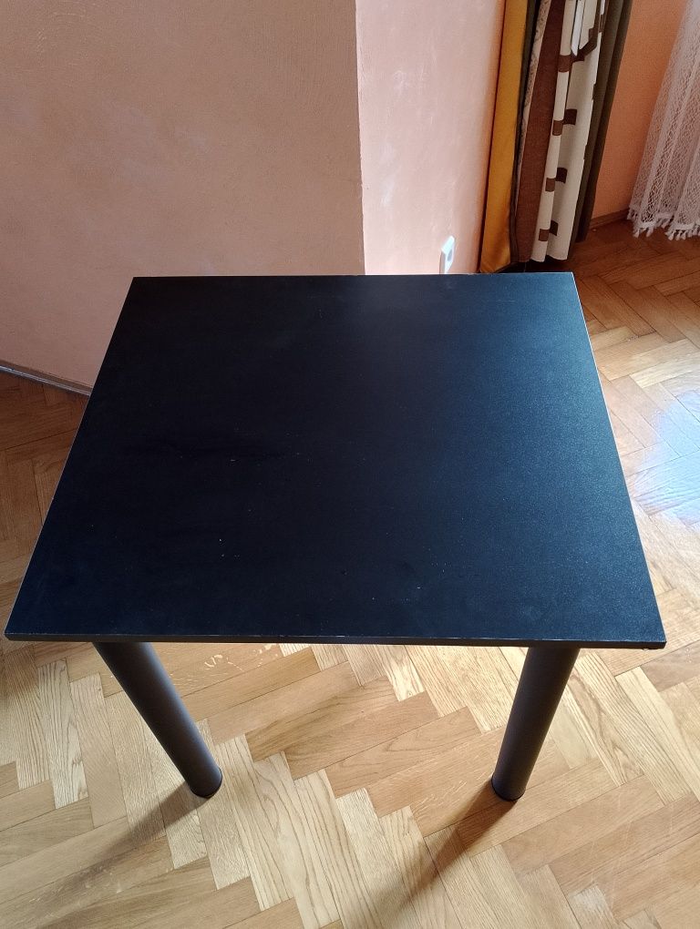 Stół czarny 630x700 mm.
Wysokość 71-75cm