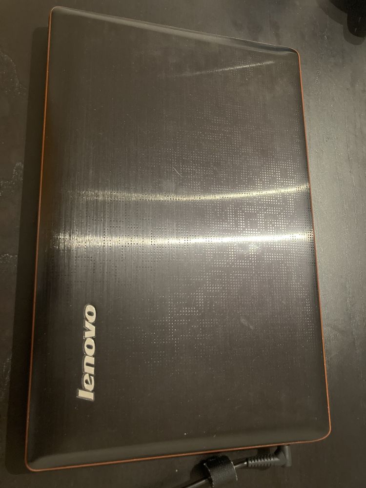 Lenovo IdeaPad Y570 (i3, ssd256gb, JBL)