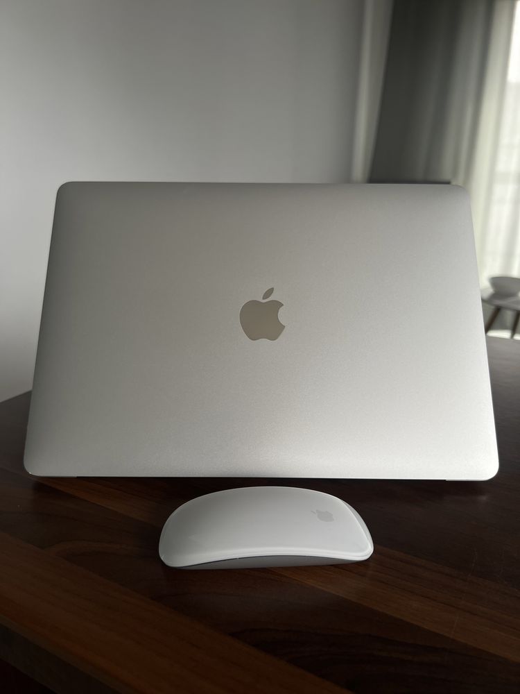 MacBook Pro 13" (2020) w Idealnym Stanie!