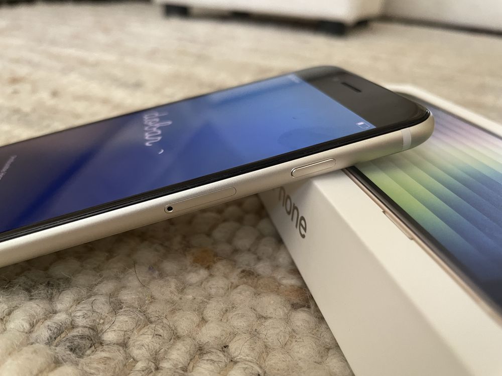 iPhone SE 2022 ksiezycowa poswiata