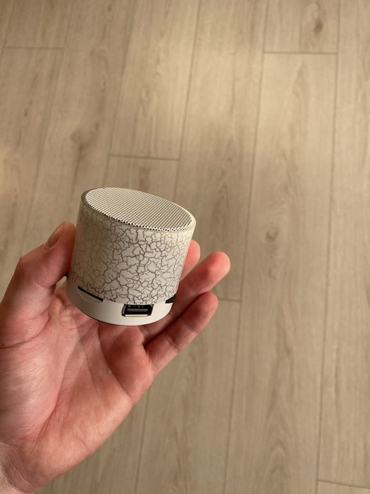 Міні колонка (не jbl, samsung) подарунок