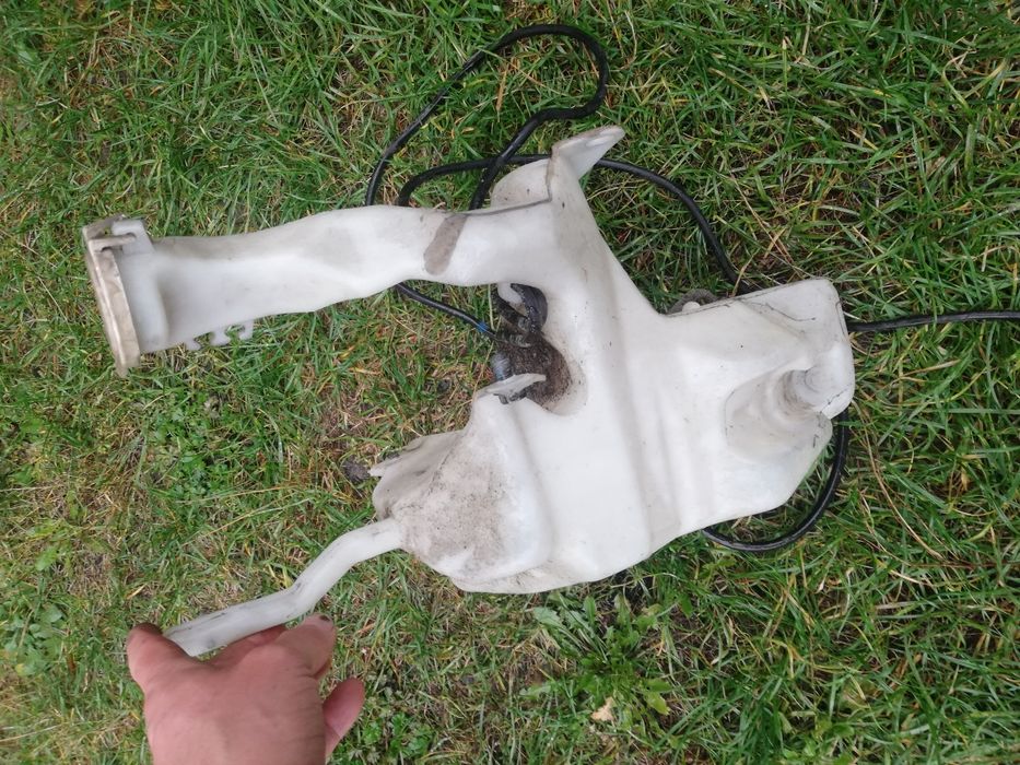 Zbiorniczek płynu spryskiwaczy