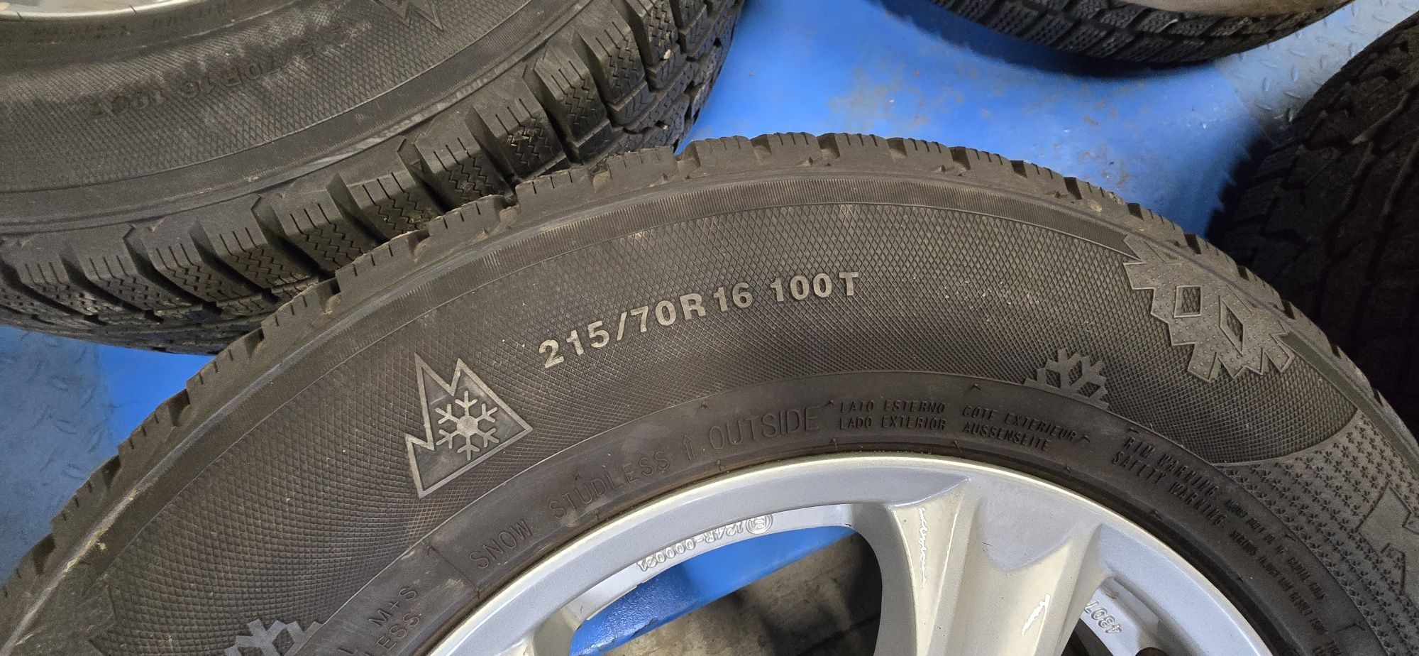 Koła zimowe 16 5x114,3 et 45 felgi aluminiowe Hyundai opony 215/70/16