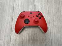 Pad Xbox Series Red Pulse po gruntownym czyszczeniu