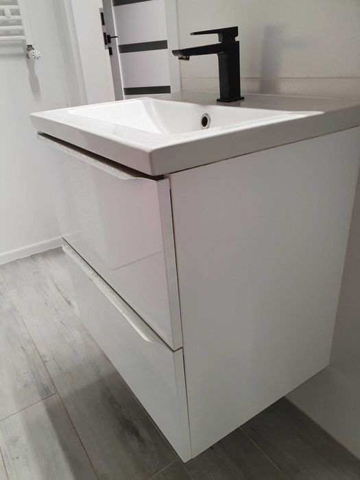 Umywalka plus szafka 60cm