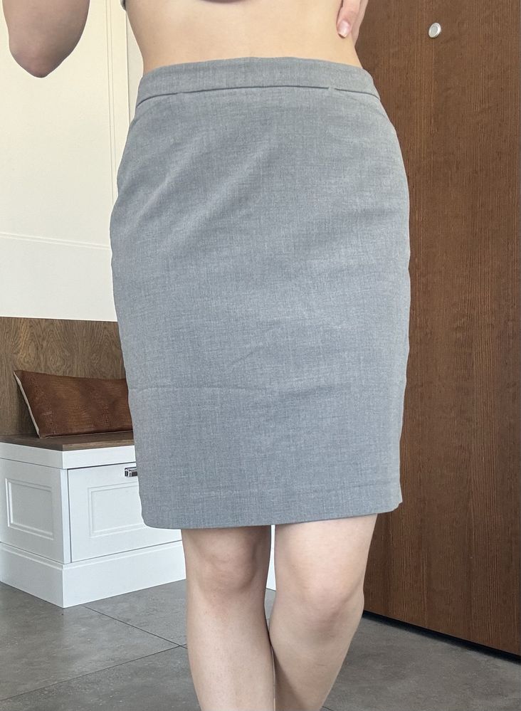 Szara spódnica UNIQLO