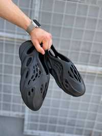 Продам чорні сланці Adidas Yeezy Foam Black