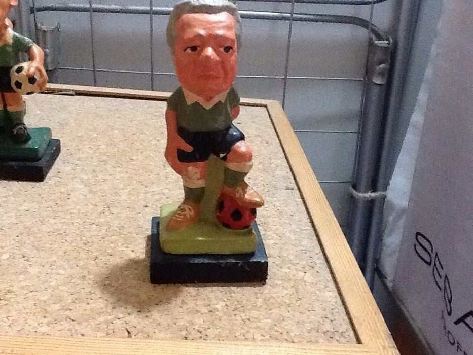 (E) Famous Football Statues