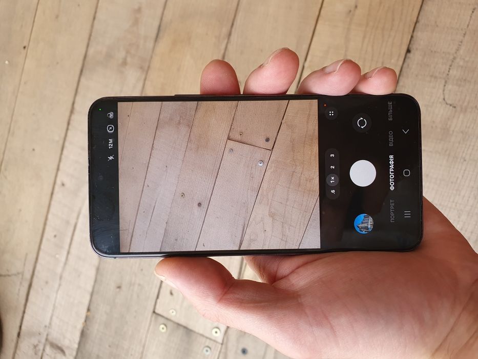 Продам Samsung S22 8/128GB (+3D скло)