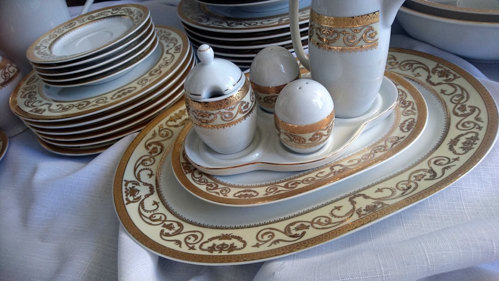 OKAZJA ! Porcelana serwis obiadowy + kawowy 51 szt. Gold