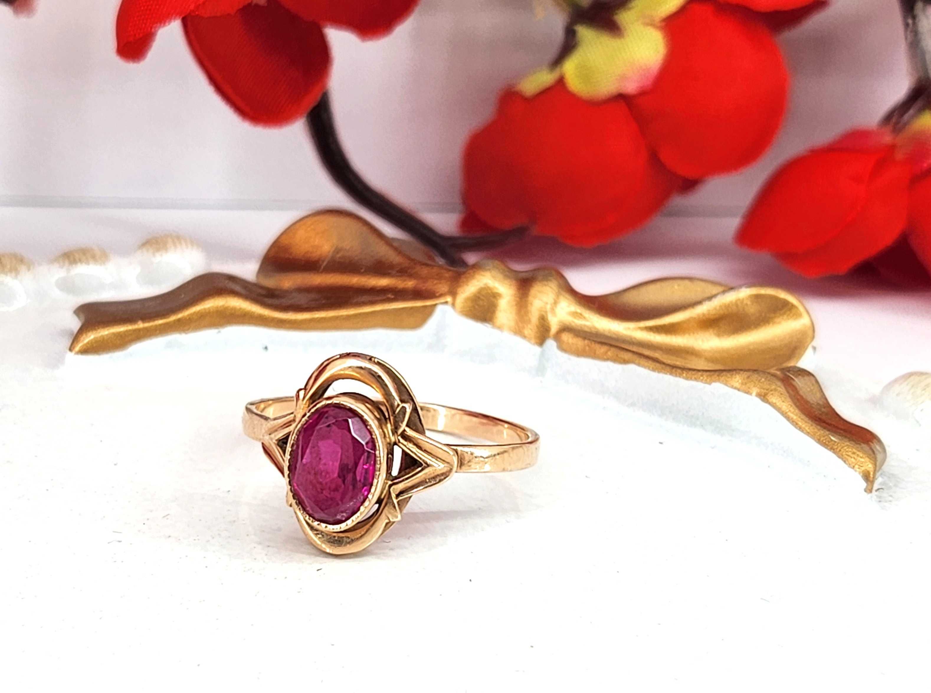ELEGANCKI ZŁOTY PIERŚCIONEK z różowym oczkiem 2,77G 585 vintage R.19