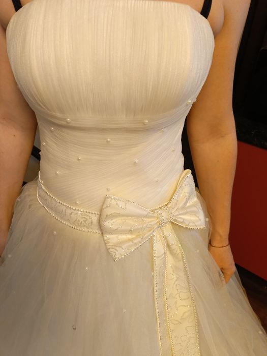 Весільння сукня з підюбником