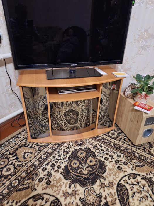 Продам тумбу под телевизор