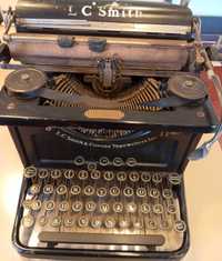 Máquina de escrever L C Smith & Corona por €140