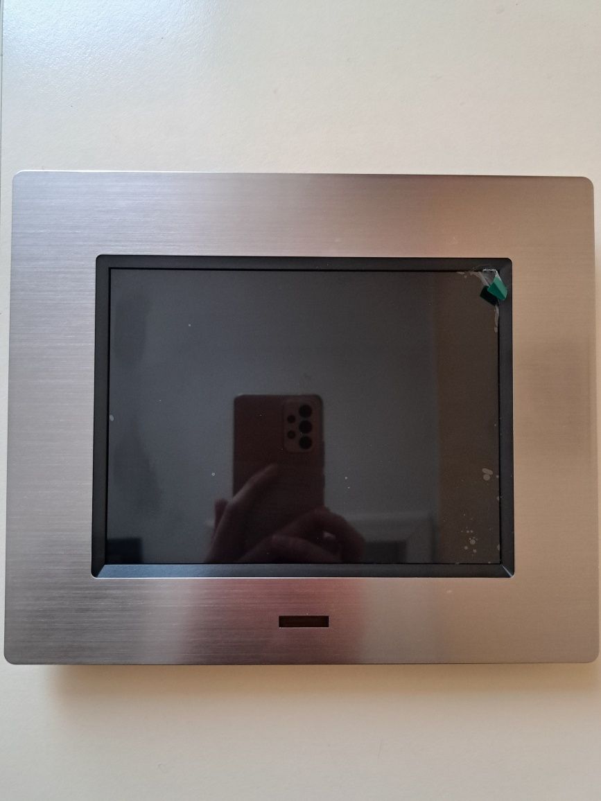 Цифрова фоторамка MAGINON DPF-8 HD.