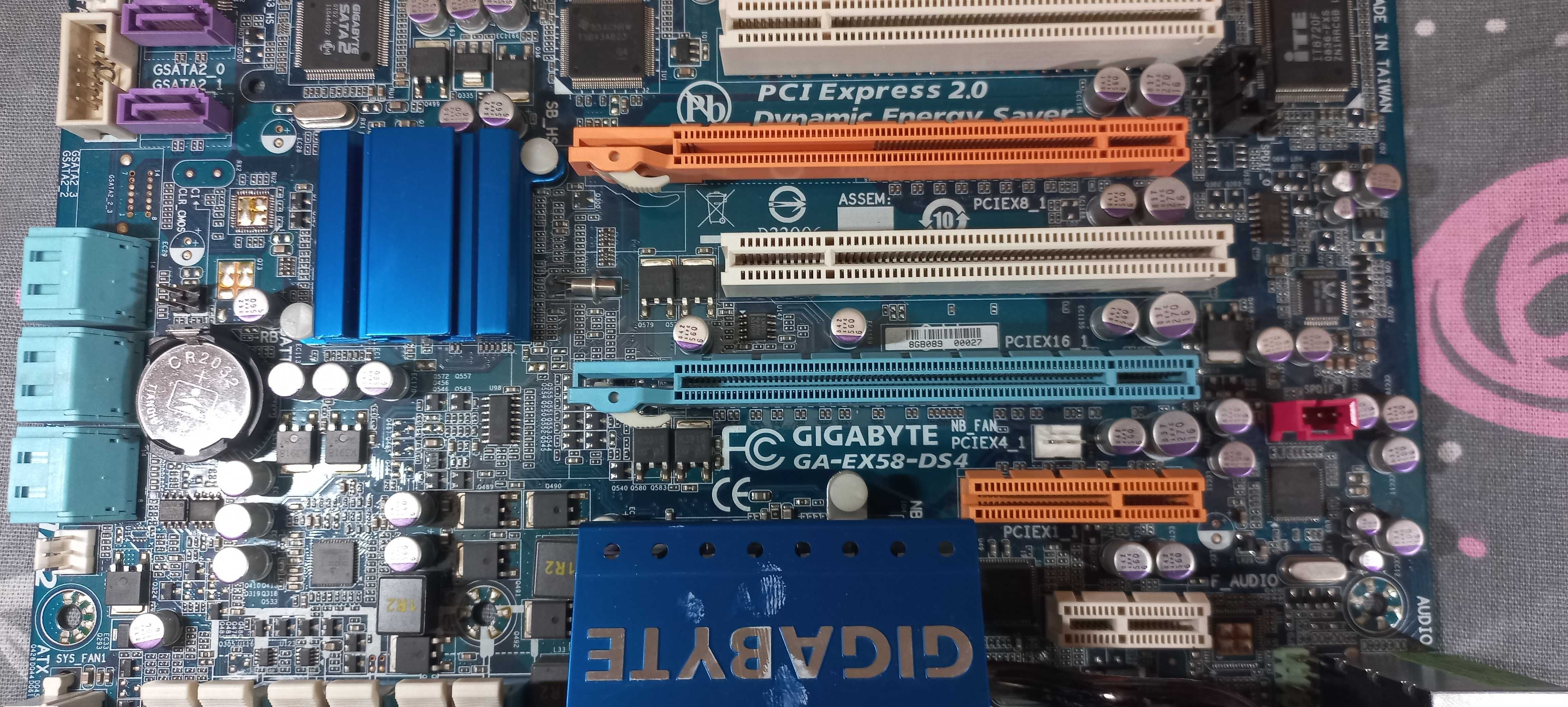Gigabyte GA-EX58-DS4 + i7-920 + 6гб ддр3 (1366 Socket)
