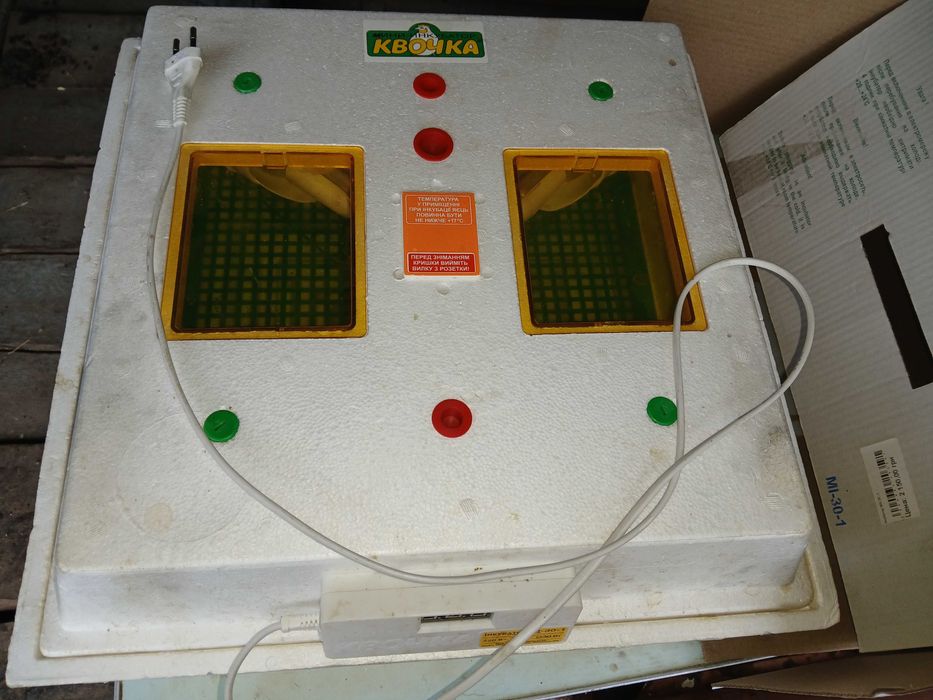 Інкубатор 70 яєць