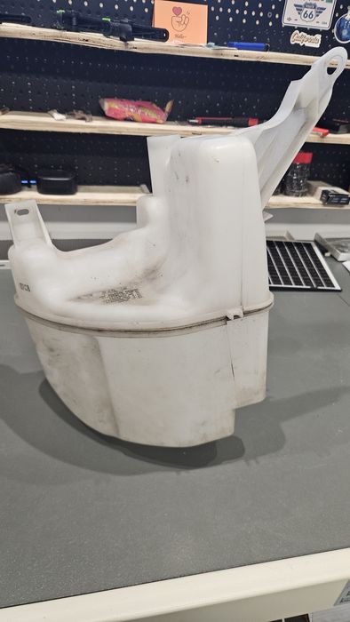 Zbiornik płynu spryskiwaczy Xenon Volvo s60 v60 II