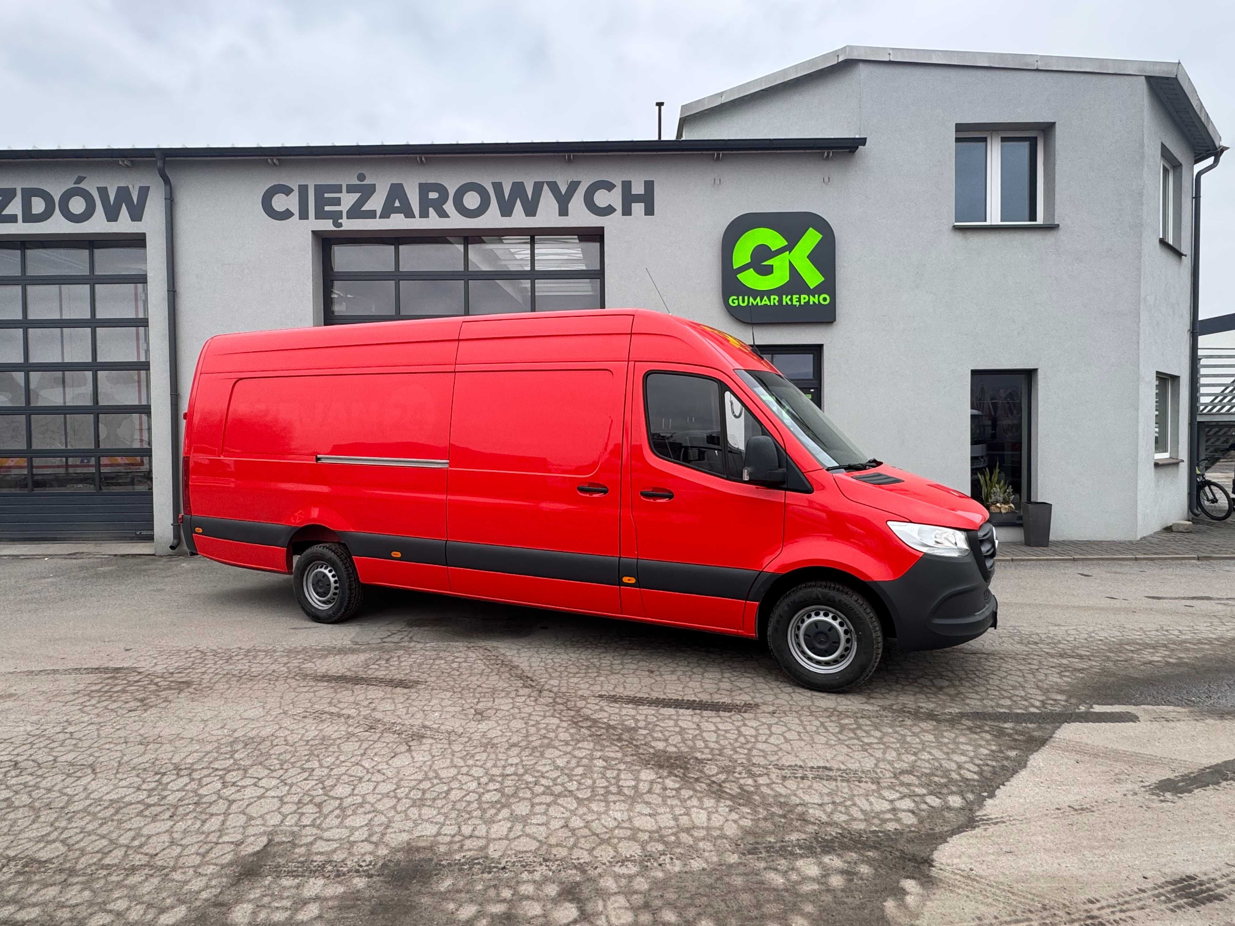 Wypożyczalnia Wynajem Bus  Sprinter 319 CDI Extra długi Sypialnia